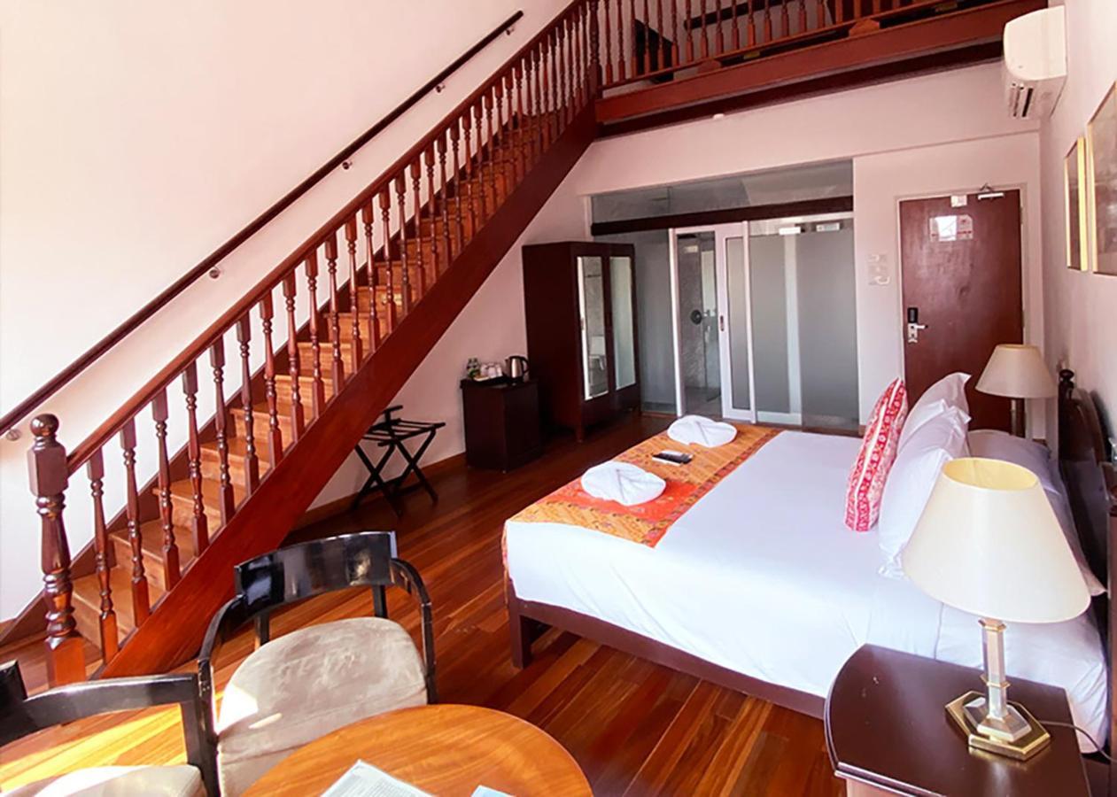 Hotel Heeren Straits