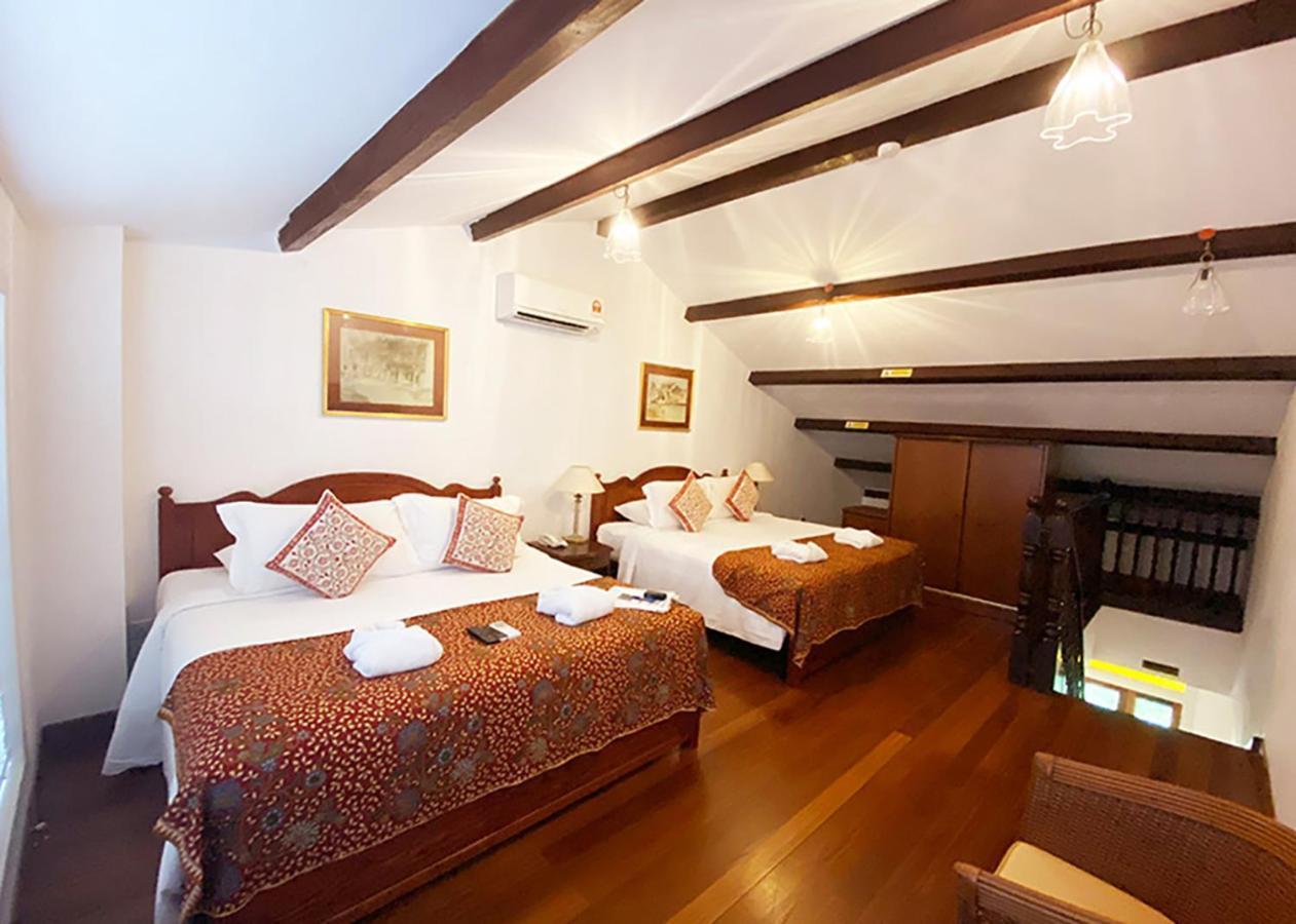 Hotel Heeren Straits
