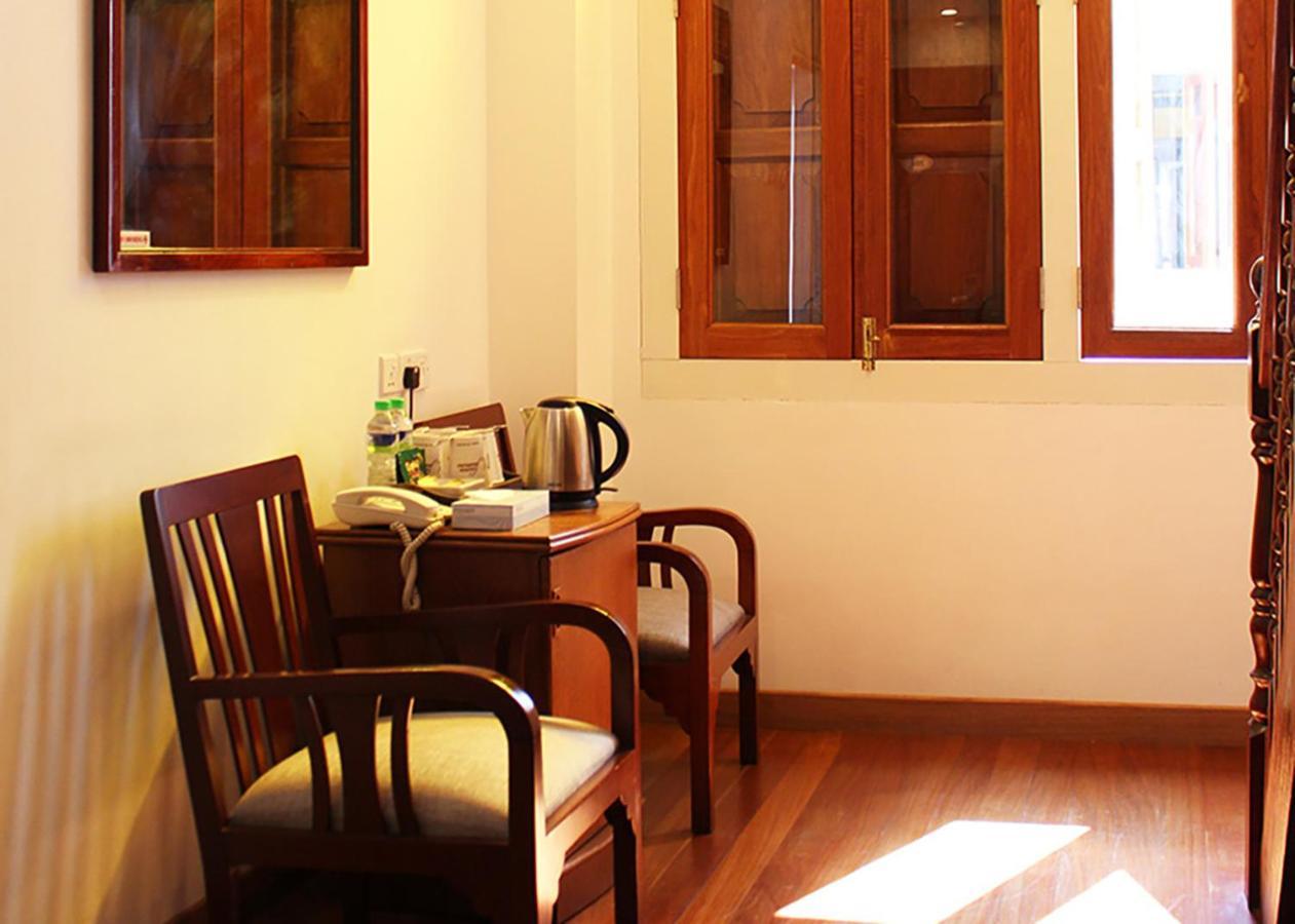 Hotel Heeren Straits 4*