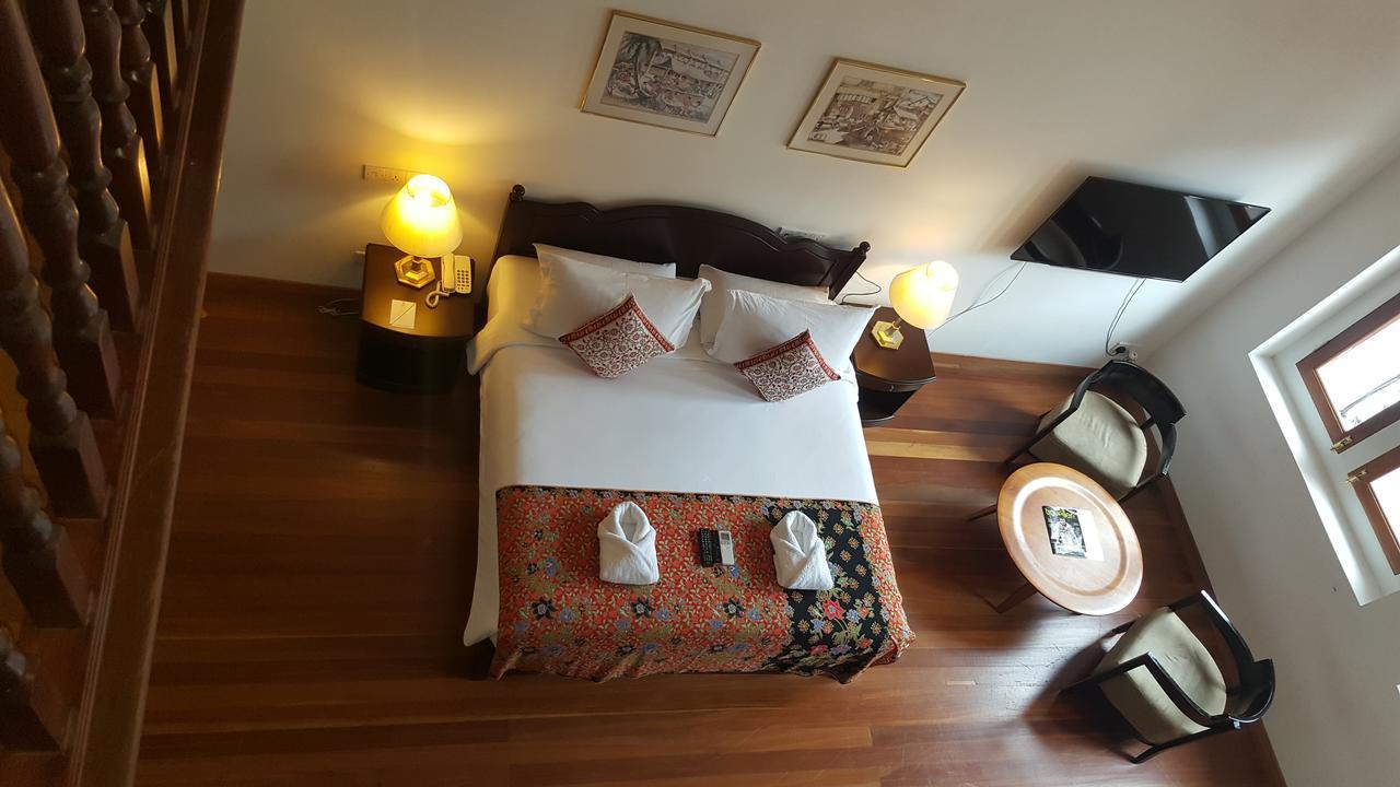 Heeren Straits Hotel
