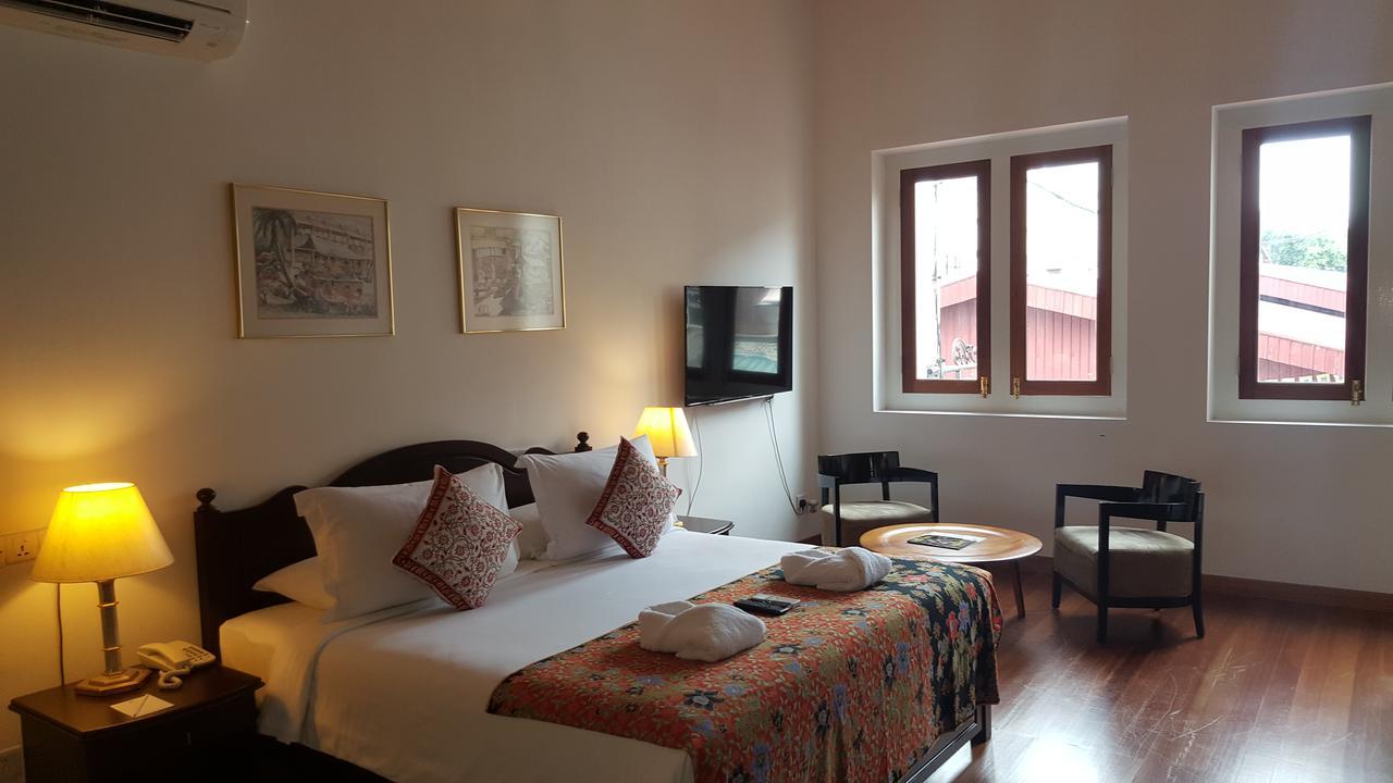 Heeren Straits Hotel