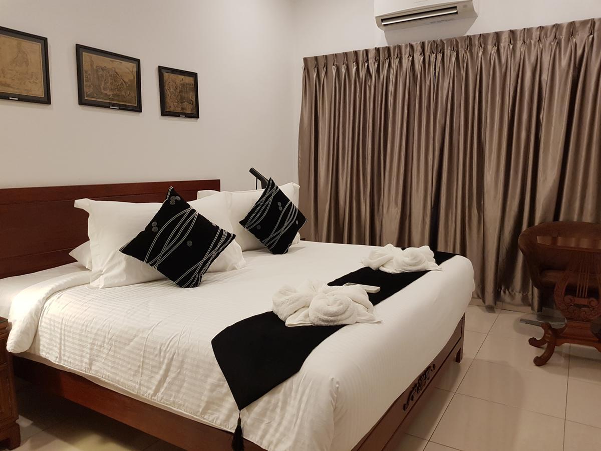 Hotel Heeren Straits 4*